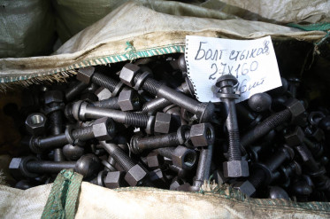 bolt-stykovoj-m27h160-v-sbore-2